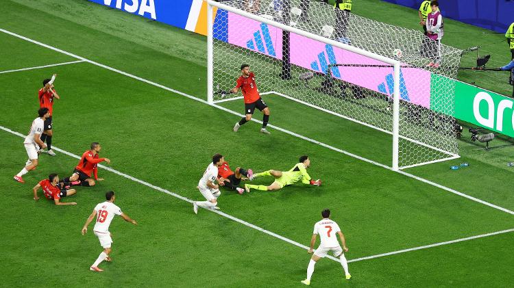 khalilzadeh-do-ira-marcou-no-fim-da-partida-contra-o-egito-mas-o-gol-foi-anulado-por-impedimento-1782537168606_v2_750x421 Egito faz história na Copa ao garantir primeira vaga em mata-mata; Irã segue sonhando