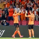 Van Dijk marca no 100&ordm; jogo, e Holanda vence S&eacute;rvia na Liga das Na&ccedil;&otilde;es