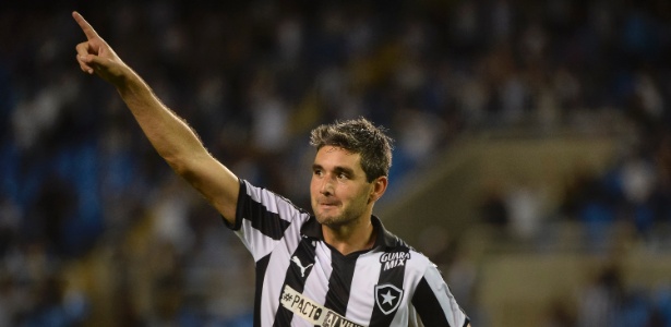 Atacante Álvaro Navarro disputou dez partidas pelo Botafogo e já fez sete gols - Fernando Soutello/AGIF