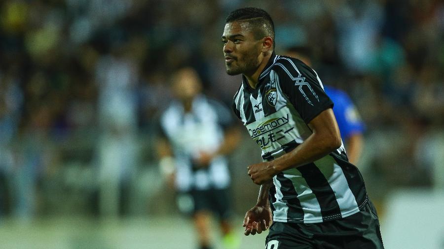 Bruno Tabata tem sido destaque em Portugal com a camisa do pequeno Portimonense  - Carlos Rodrigues/Getty Images