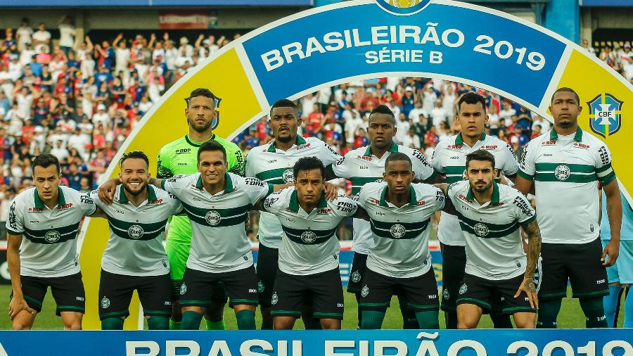 Time do Coritiba posa antes de jogo contra o Paraná pela Série B - Gabriel Machado/AGIF