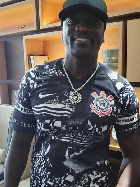 Akon com a camisa do Corinthians - Reprodução/ Instagram