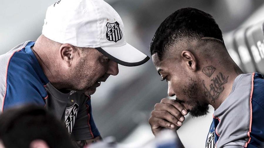 Sampaoli conversa com Marinho durante treino do Santos - Ivan Storti/Santos FC