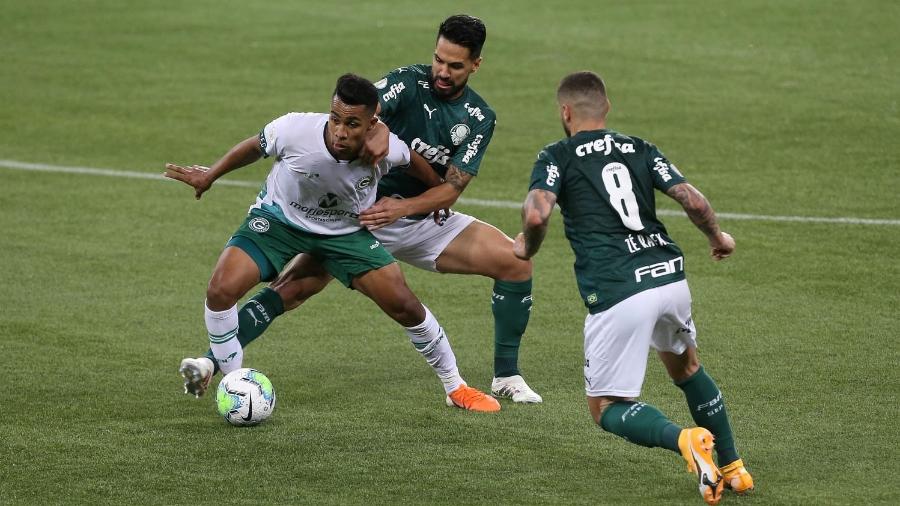 Luan e Zé Rafael, jogadores do Palmeiras contra o Goiás - Cesar Greco