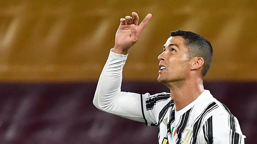 Cristiano Ronaldo comemora gol da Juventus contra a Roma, pelo Campeonato Italiano - Tiziana FABI / AFP
