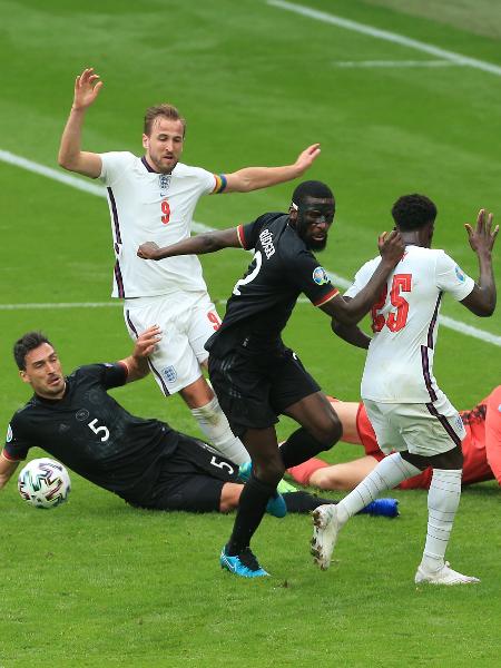 Kane tenta jogada durante primeiro tempo de Inglaterra x Alemanha, pela Eurocopa -  Simon Stacpoole/Offside/Offside via Getty Images