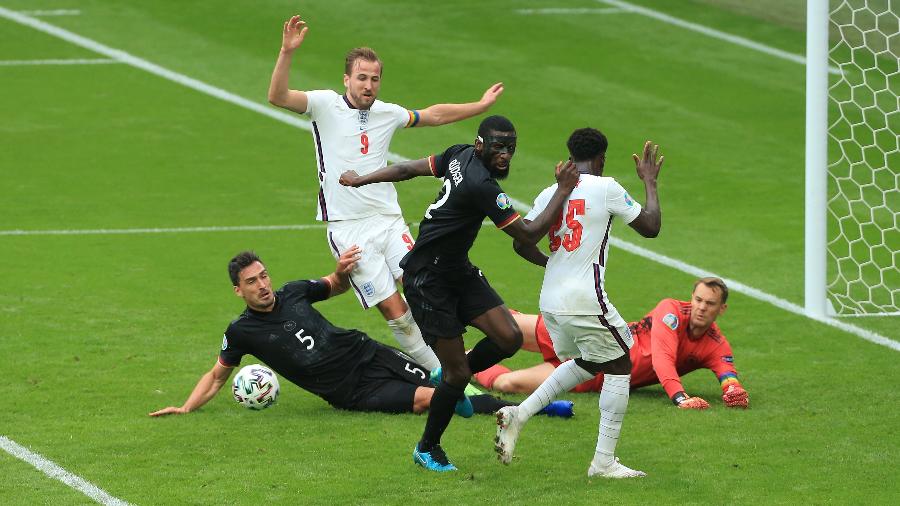 Kane tenta jogada durante primeiro tempo de Inglaterra x Alemanha, pela Eurocopa -  Simon Stacpoole/Offside/Offside via Getty Images