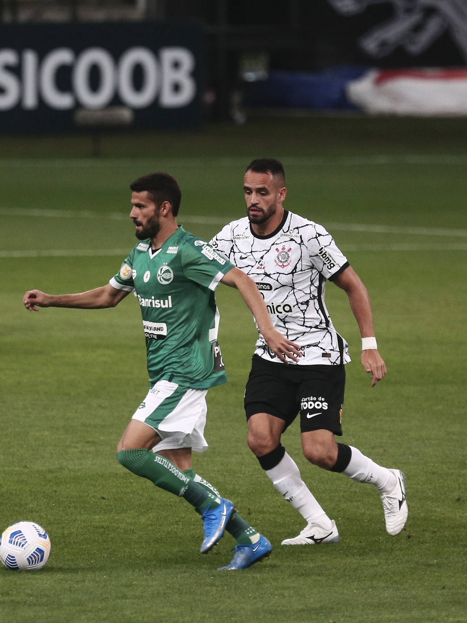 Focados no Brasileirão, Corinthians e Flamengo medem forças em