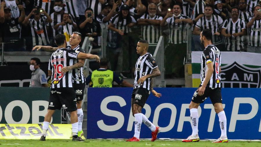 Atlético-MG se impõe, vence o Grêmio por 3 a 0 e entra no G4