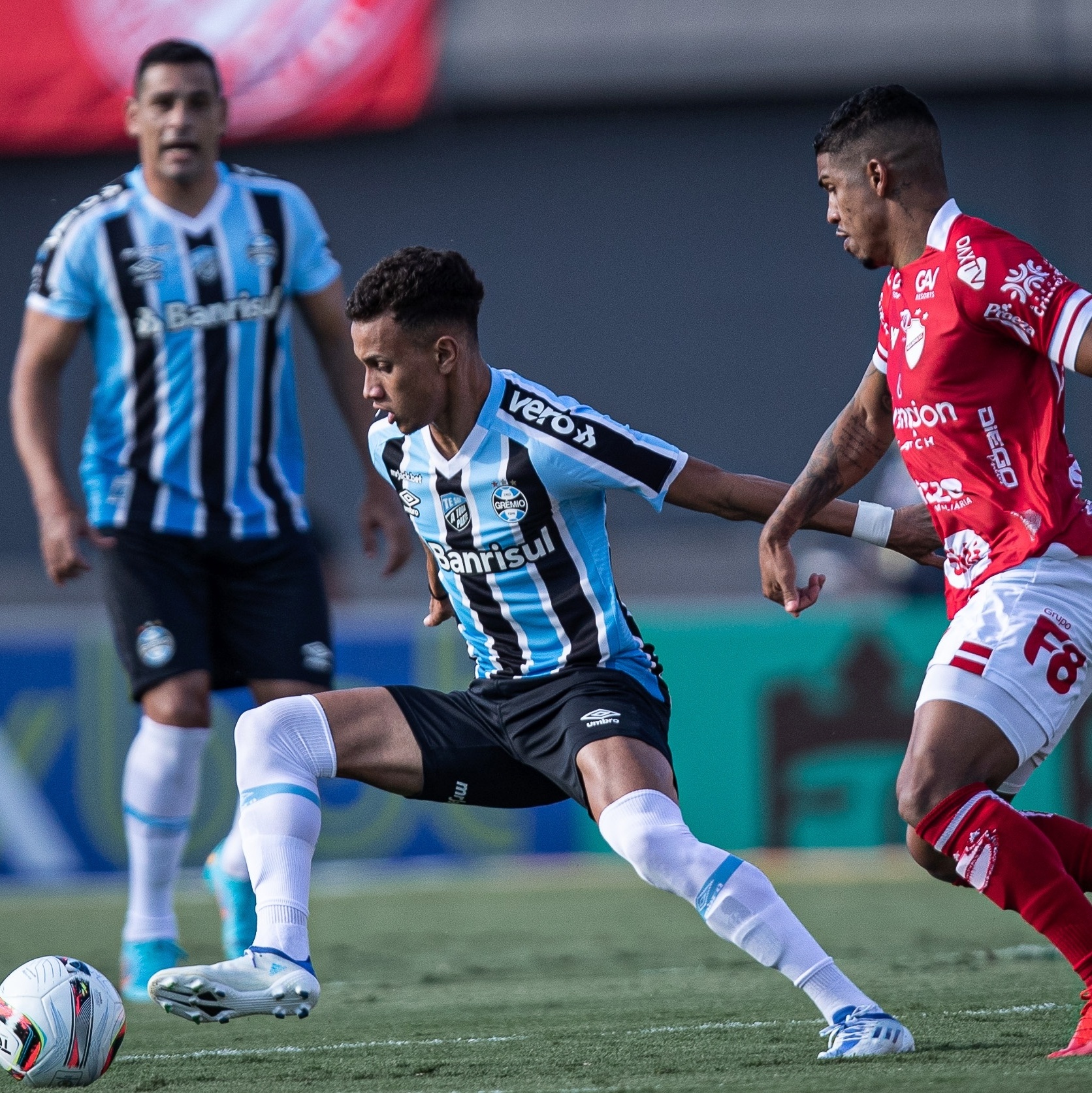 Vasco e Grêmio empataram pela série B em jogo de muitas faltas e