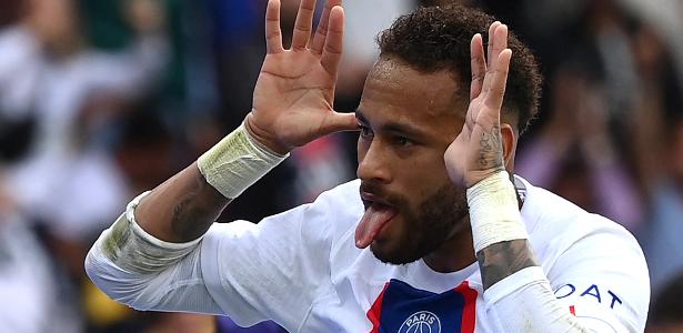 Neymar marque avec une passe de Messi en France