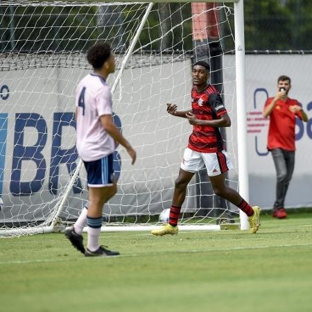 Flamengo goleou o Arsenal (ING) por 5 a 1 na estreia na Adidas Cup sub-16, realizada no Ninho do Urubu - Paula Reis / Flamengo