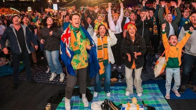 Fãs das Matildas, a seleção feminina da Austrália, festejam classificação na Copa 2023