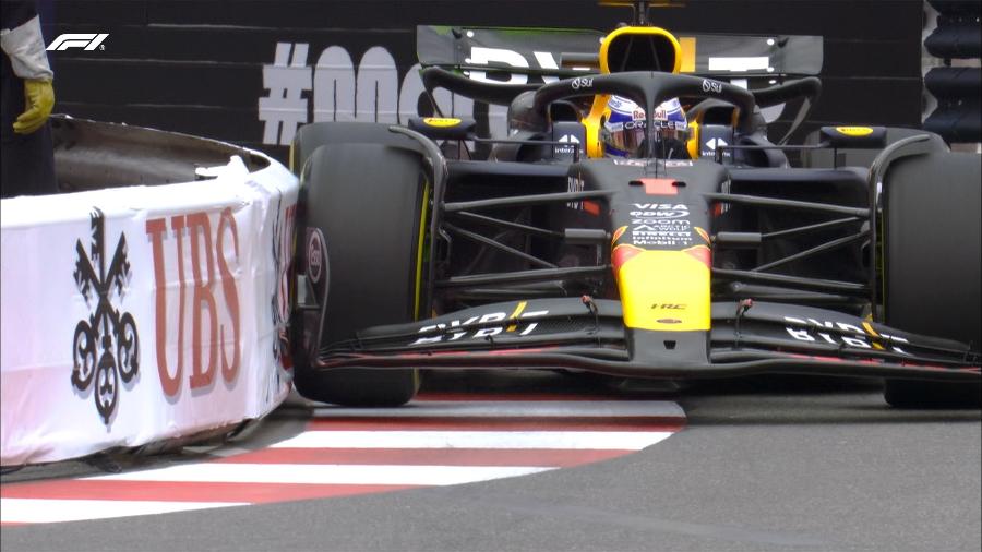 Max Verstappen chegando perto do muro na treino livre do GP de Mônaco