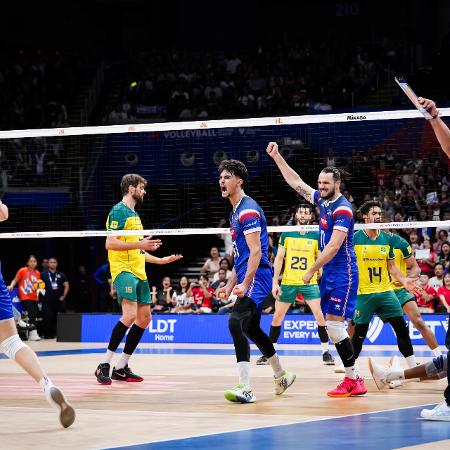 Franceses comemoram ponto contra o Brasil na VNL