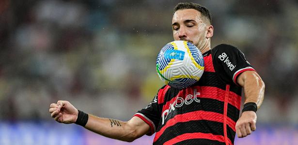 Flamengo apresenta novidade no meio-campo para confronto decisivo contra o Peñarol.