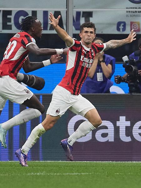 Pulisic, do Milan, celebra gol sobre a Inter de Milão em clássico do Campeonato Italiano - Emmanuele Ciancaglini/Ciancaphoto Studio/Getty Images