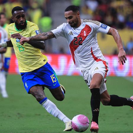 Gerson em ação durante Brasil x Peru, partida das Eliminatórias