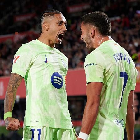 Raphinha e Ferran Torres comemoram gol do Barcelona sobre o Mallorca - Cristian Trujillo/Quality Sport Images/Getty Images