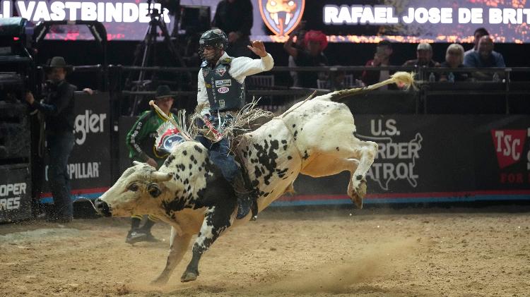 Evento da PBR (Professional Bull Riders) na T-Mobile Arena, em Las Vegas