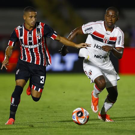 Henrique Carmo em ação durante Botafogo-SP x São Paulo, jogo do Paulistão Henrique Carmo em ação durante Botafogo-SP x São Paulo, jogo do Paulistão