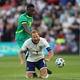 Inglaterra leva virada, tem gol anulado no fim e perde para Senegal em casa