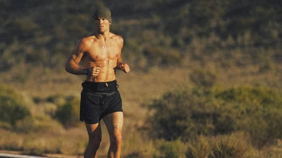 William Goodge correu cerca de duas maratonas e meia diariamente por mais de um mês - Reprodução/Instagram/@williamgoodge