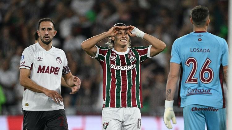Canobbio se lamenta durante el partido sudamericano entre Fluminense y Lanús