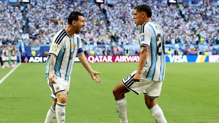 Lionel Messi e Nahuel Molina, da Argentina, comemoram gol contra Cabo Verde na Copa do Mundo Lionel Messi e Nahuel Molina, da Argentina, comemoram gol contra Cabo Verde na Copa do Mundo