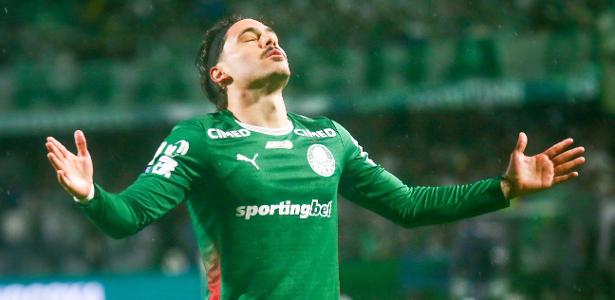 Paraguaios decidem, Palmeiras vence Coritiba e dispara na liderança
