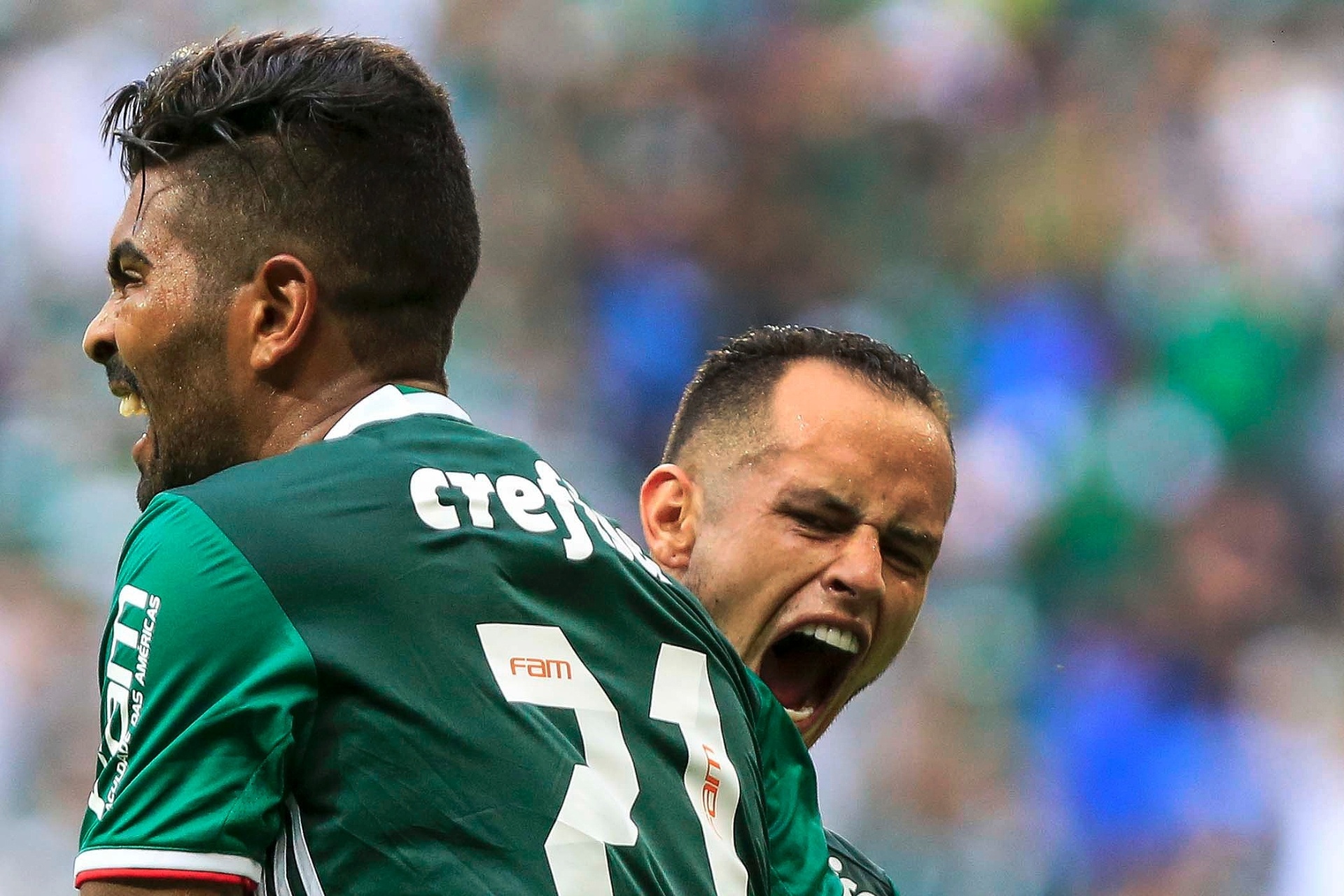 Guerra comemora com Thiago Santos em Palmeiras x São Paulo - Ale Cabral/AGIF