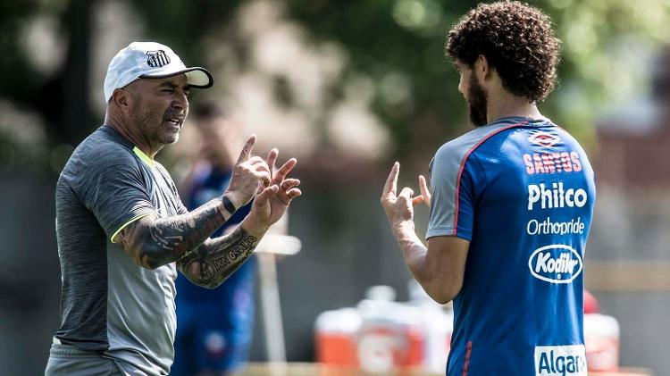 Sampaoli explica posicionamento tático para Victor Ferraz - Ivan Storti/Santos FC - Ivan Storti/Santos FC