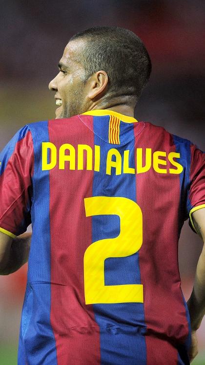 Dani Alves Ja Teve Mais Numeros Do Que Clubes Diferentes Na Carreira