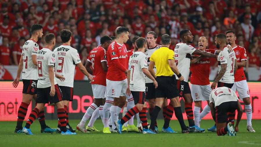Internacional e Flamengo se enfrentam neste domingo, no Beira-Rio - Diego Vara/Reuters