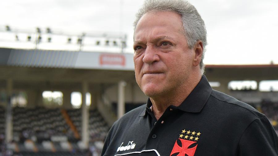 O técnico Abel Braga, do Vasco, antes de partida contra o Bangu - Thiago Ribeiro/AGIF