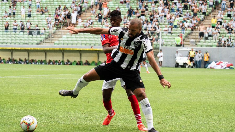 Zé Welison em ação pelo Atlético-MG em jogo do Campeonato Mineiro - Alessandra Torres/AGIF