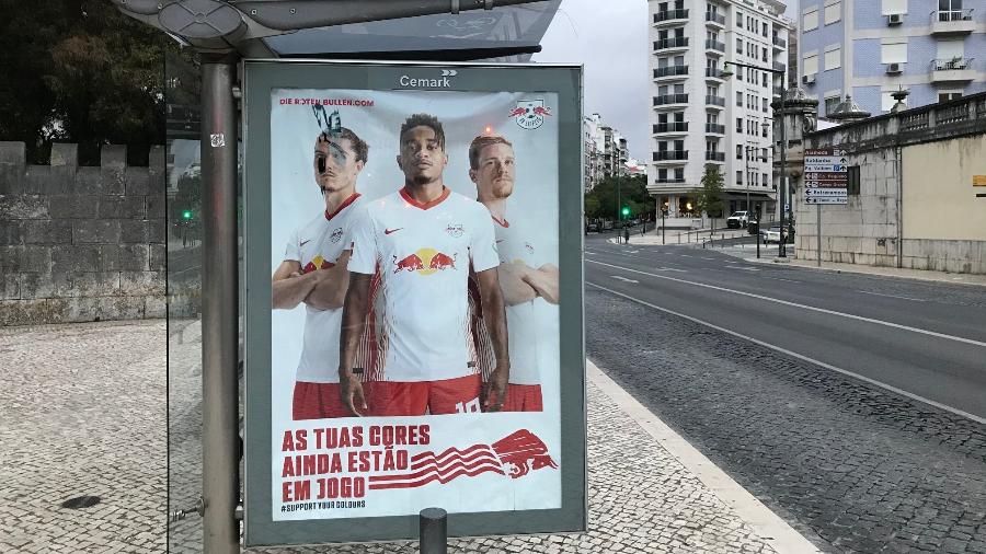 Publicidade da Red Bull conclama torcedores do Benfica a torcerem pelo Leipzig na Champions - Julio Gomes/UOL