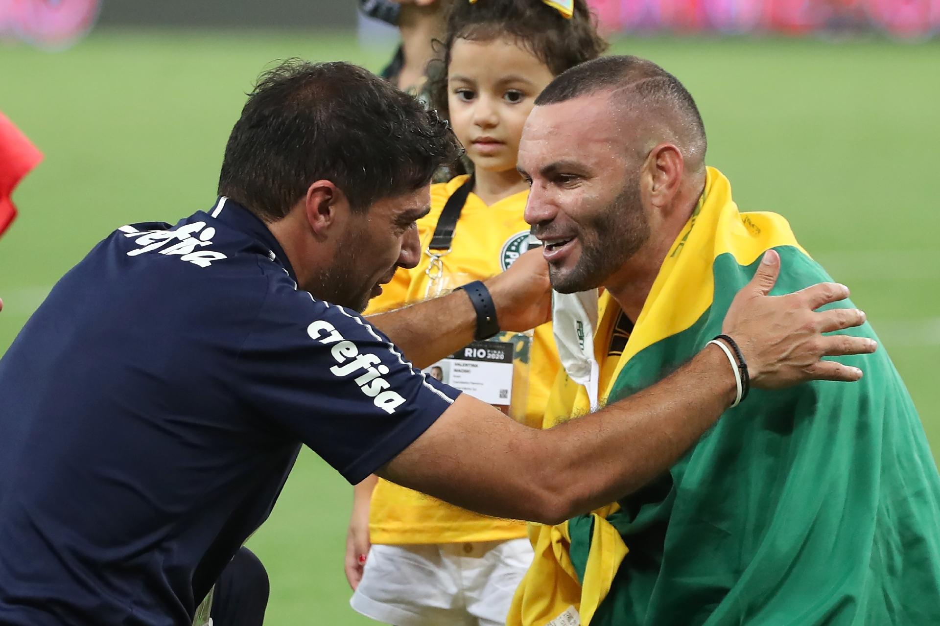 Weverton e Abel Ferreira celebram título do Palmeiras na Libertadores 2020, no Maracanã - Ricardo Moraes/Getty Images