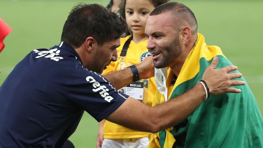 Weverton e Abel Ferreira celebram título do Palmeiras na Libertadores 2020, no Maracanã - Ricardo Moraes/Getty Images