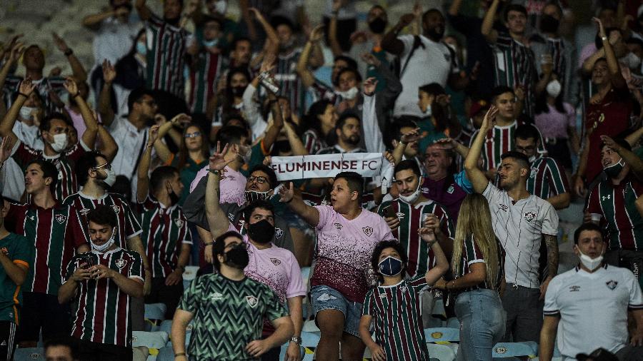 Torcida do Fluminense durante derrota para o Fortaleza no Brasileirão - Thiago Ribeiro/AGIF