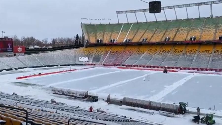 Estádio Commonwealth, em Edmonton, está comprometido horas antes de duelo entre Canadá e México - Reprodução/Twitter