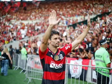 'Flamengo fez uma palhaçada': Mauro Cezar detona festa de despedida