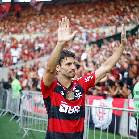 Rodrigo Caio durante a despedida do Flamengo no Maracanã - Gilvan de Souza/Flamengo