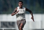 Paulinho treina e pode ficar à disposição do Corinthians contra o América-RN