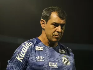 Liderança do Santos na Série B empolga Carille: 'Forte candidato ao título'