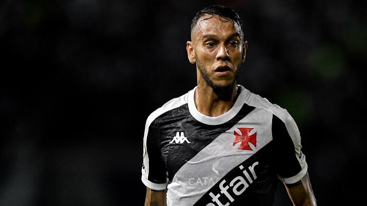 O volante Souza teve duas passagens pelo Vasco O volante Souza teve duas passagens pelo Vasco