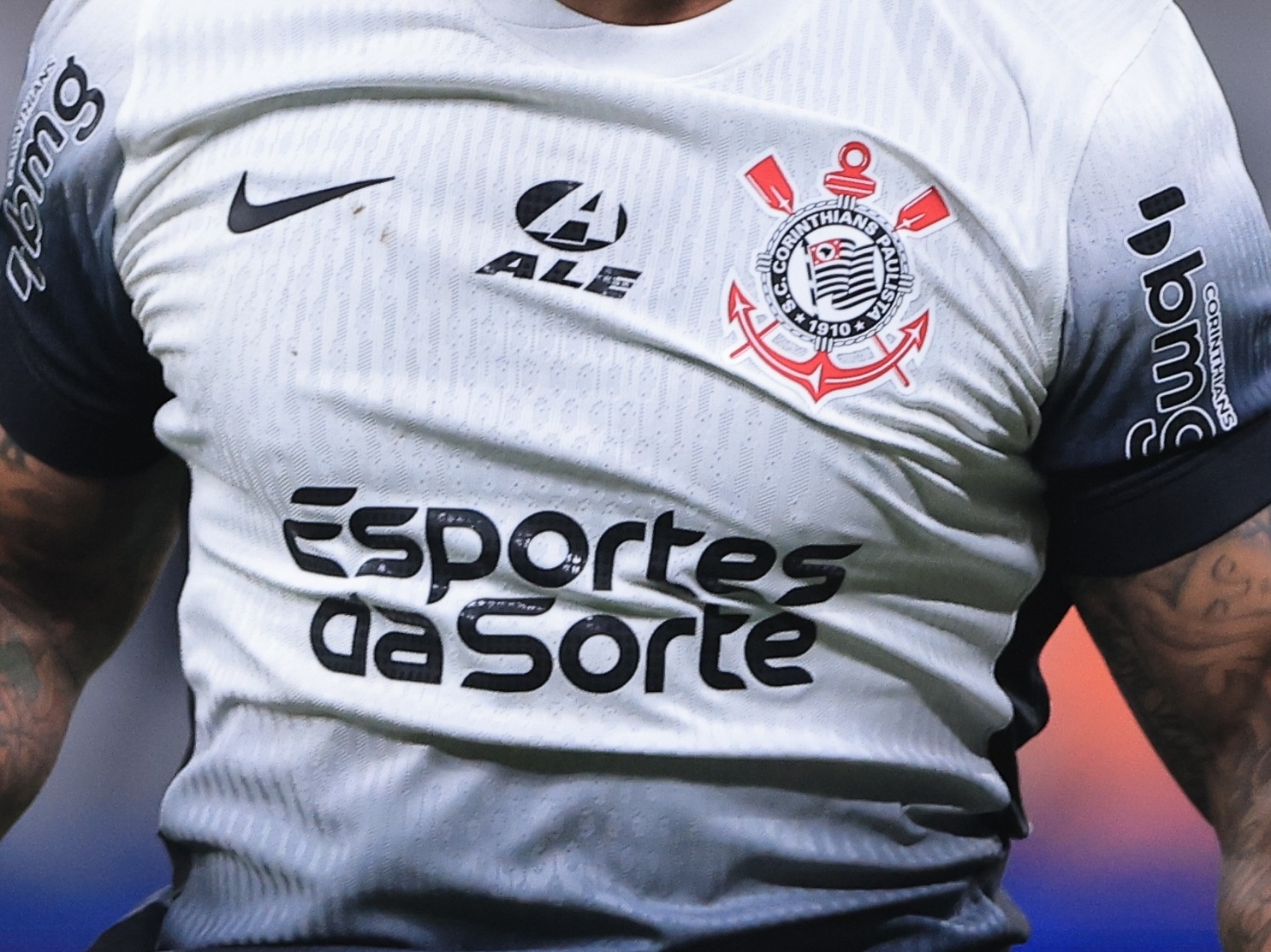 Corinthians renova máster e pode faturar R$ 200 milhões por ano