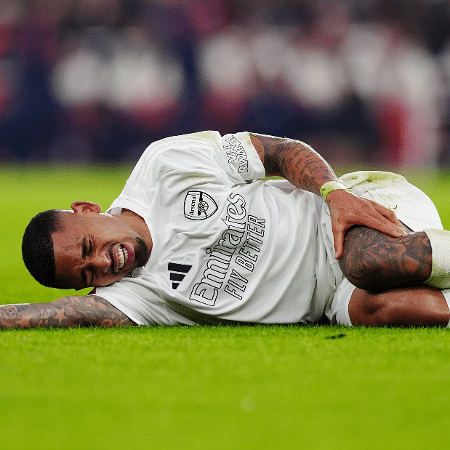 Gabriel Jesus sentiu lesão e saiu de campo em maca na Copa da Inglaterra