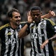 Atlético-MG marca no fim, 'cala' protesto e bate o Flu em volta à Arena MRV