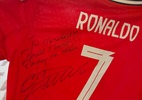 Trump recebe camisa autografada por Cristiano Ronaldo; veja reação